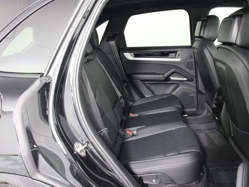 Certified 2025 Porsche Cayenne image 32