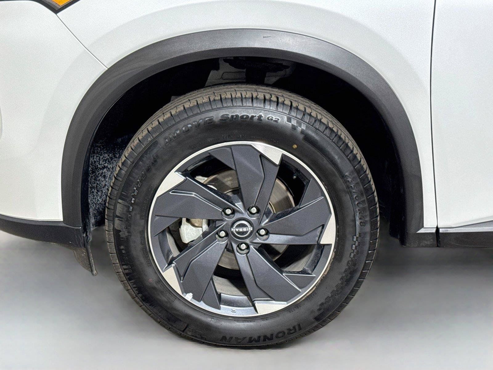 Used 2025 Nissan Rogue SV FWD image 27