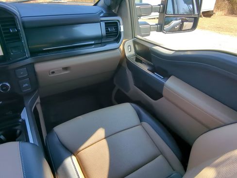 Used 2023 Ford F450 Lariat image 15