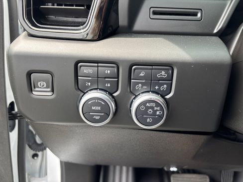 Certified 2024 GMC Sierra 1500 AT4 w/ AT4 Premium Package AWD/4WD image 16