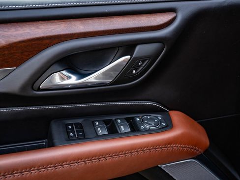 Used 2023 GMC Yukon Denali Ultimate image 32