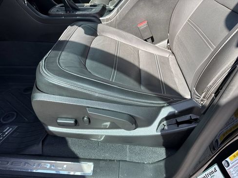 Used 2022 GMC Canyon Denali w/ Denali Black Edition Package RWD image 13
