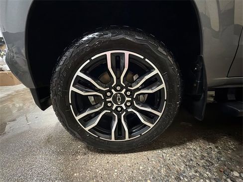 Used 2024 Chevrolet Colorado Z71 w/ LPO, Dark Essentials Package image 10