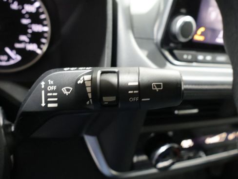 Used 2024 Nissan Rogue SV FWD image 37