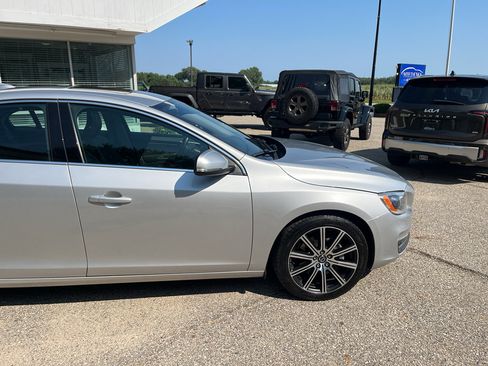 Used 2017 Volvo S60 T5 Inscription Platinum w/ Climate Package AWD/4WD image 8