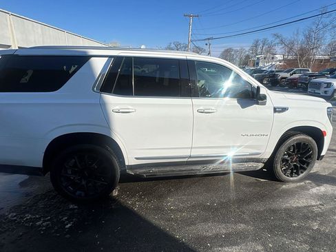 Used 2023 GMC Yukon SLT w/ SLT Luxury Package image 8