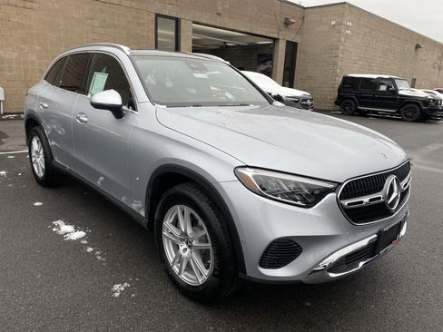 Used 2025 Mercedes-Benz GLC 300 4MATIC image 2