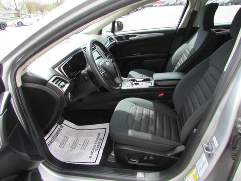 Used 2019 Ford Fusion SE image 5