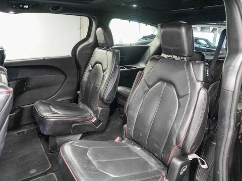 Used 2020 Chrysler Pacifica Limited FWD image 19