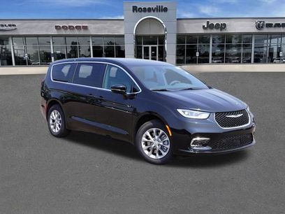 New 2025 Chrysler Pacifica Select