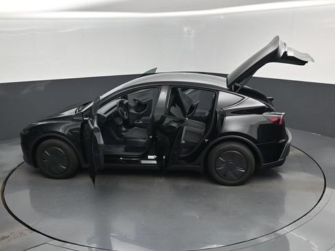 Used 2026 Tesla Model Y 2WD image 17