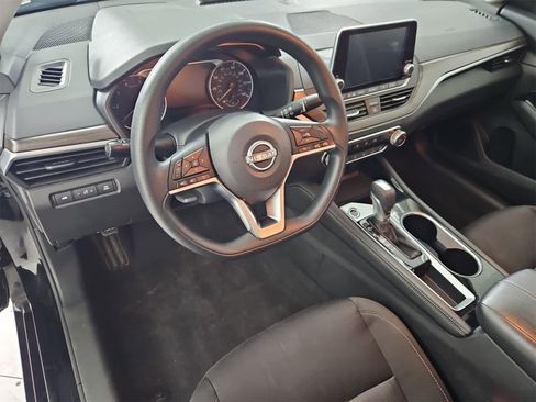 Used 2023 Nissan Altima 2.5 SV image 2
