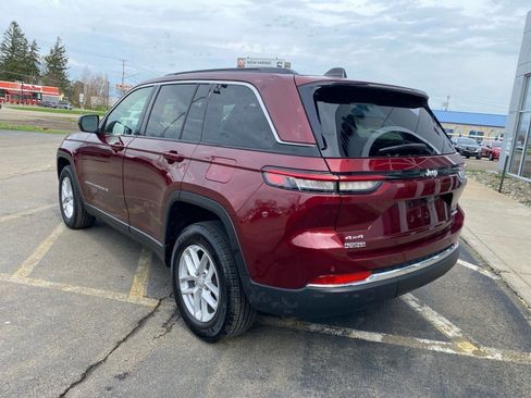 Used 2025 Jeep Grand Cherokee Laredo X w/ Luxury Tech Group I AWD/4WD image 3