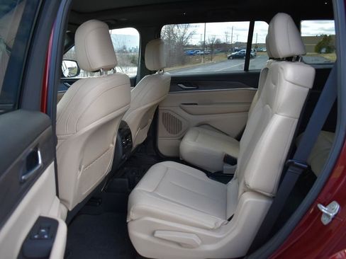 Used 2024 Jeep Grand Cherokee L Limited image 30