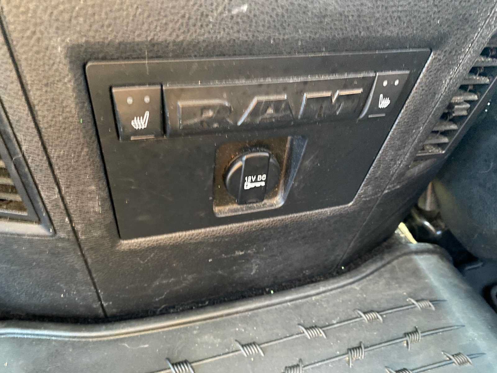 Used 2014 RAM 1500 Laramie Longhorn w/ Convenience Group AWD/4WD image 32