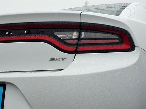 Used 2017 Dodge Charger SXT image 21