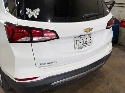 Used 2022 Chevrolet Equinox LT FWD image 10