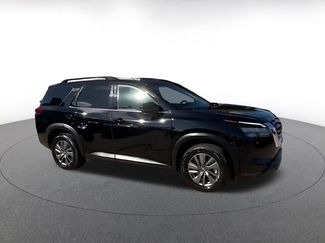 Used 2025 Nissan Pathfinder SV video 2