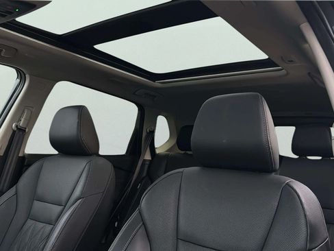 Used 2024 Nissan Rogue Platinum w/ Platinum Premium Package FWD image 18