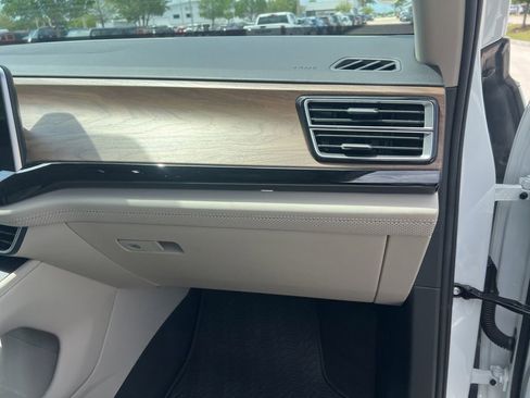 Used 2024 Volkswagen Atlas SE FWD image 34