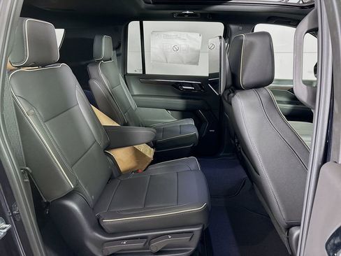 New 2025 Chevrolet Suburban Premier image 30