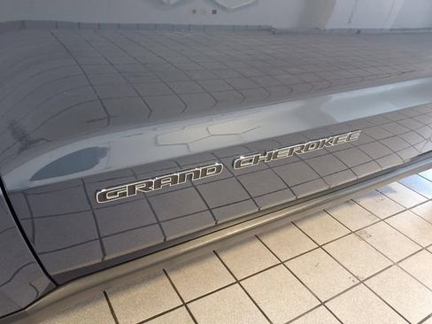 Used 2021 Jeep Grand Cherokee Limited AWD/4WD image 6
