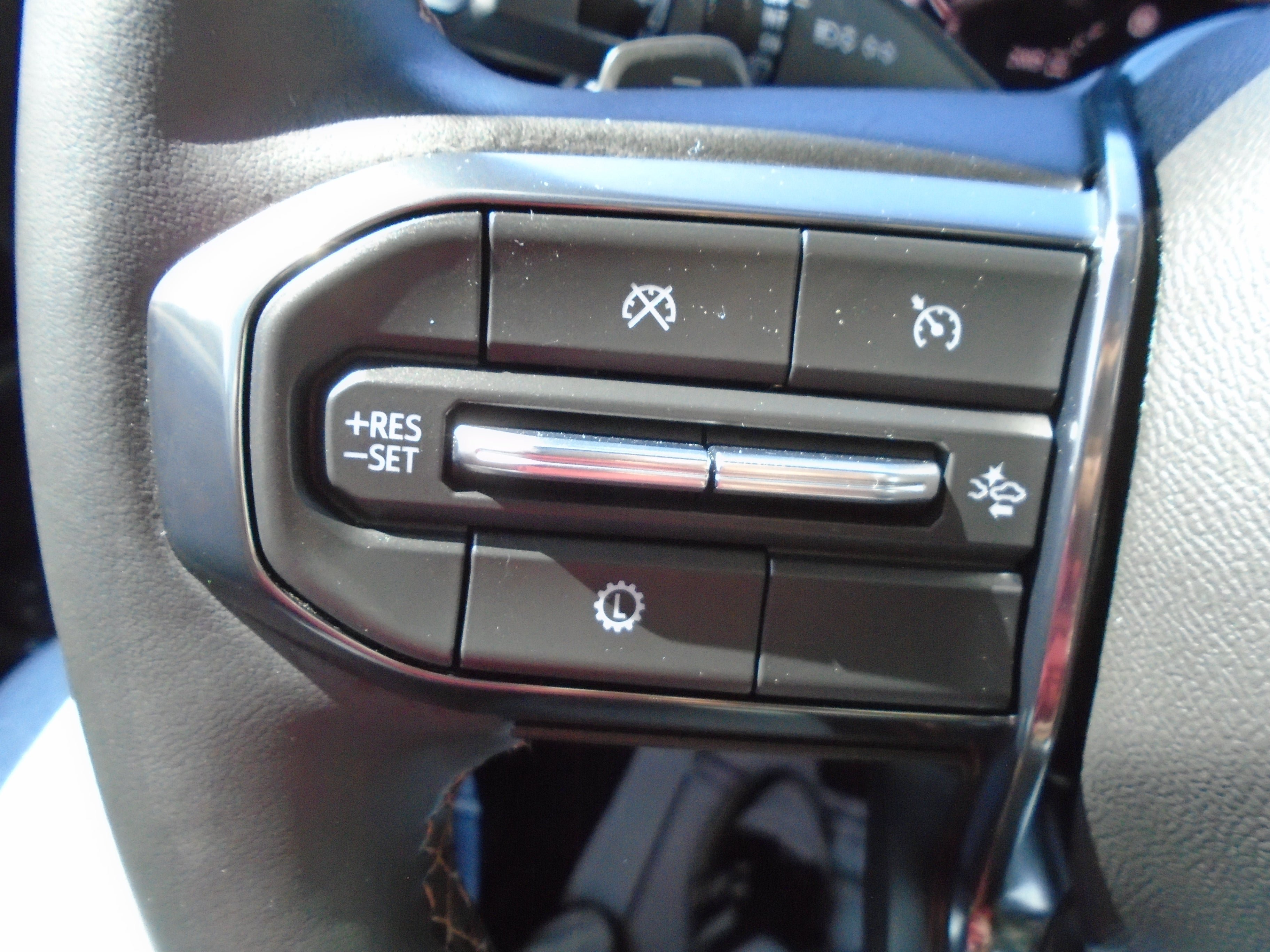 Used 2025 GMC Yukon AT4 AWD/4WD image 78