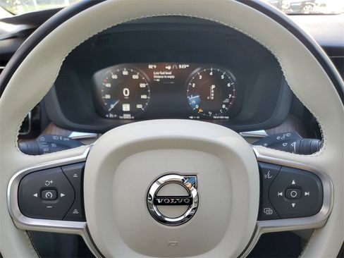 Certified 2021 Volvo XC60 T5 Momentum w/ Premium Package image 22