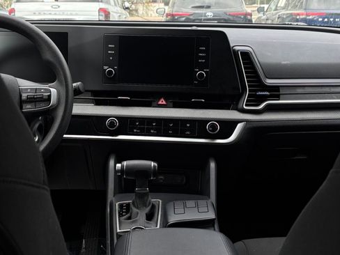 Used 2025 Kia Sportage LX image 17