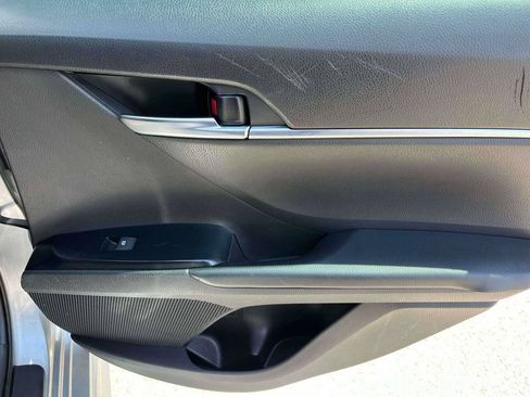 Used 2019 Toyota Camry SE FWD image 7