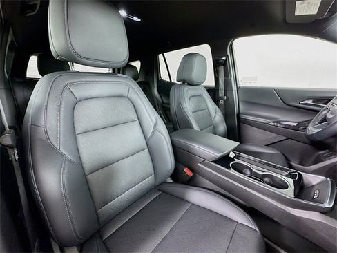 Used 2025 Chevrolet Equinox LT w/ Convenience Package II image 28