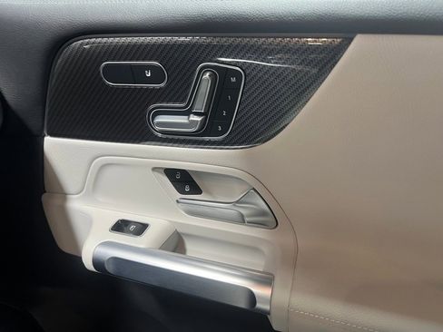 Used 2023 Mercedes-Benz GLB 35 AMG 4MATIC image 27