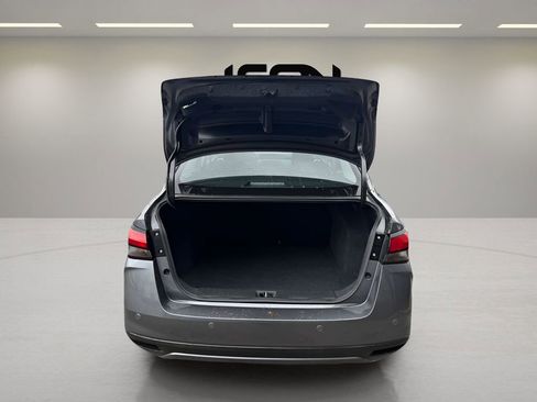 Used 2025 Nissan Versa SV FWD image 9