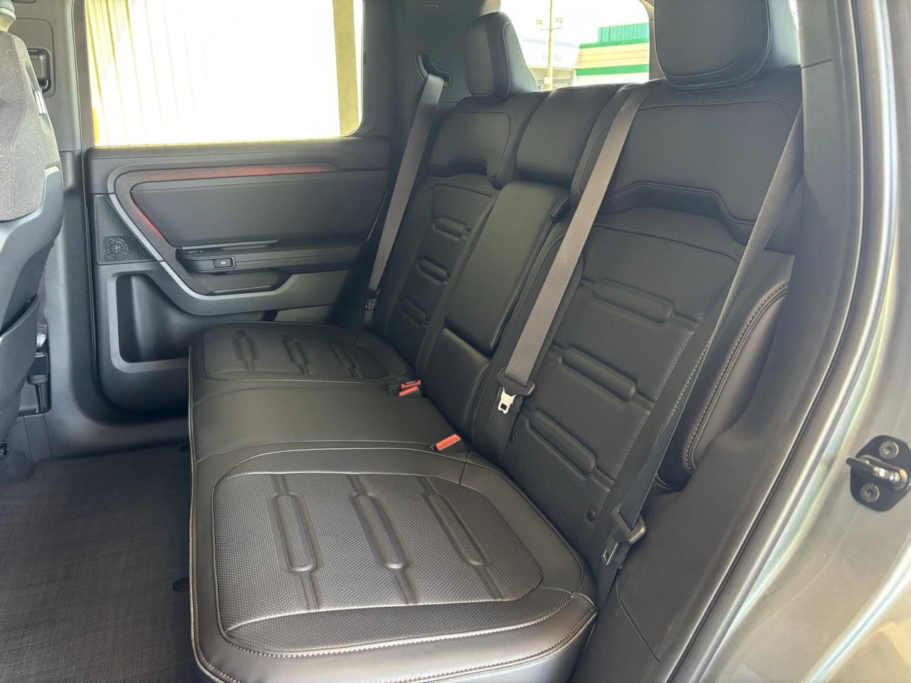 Used 2027 Rivian R2 Performance Dual AWD/4WD image 24