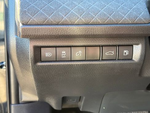 Used 2025 Toyota Camry XLE image 29