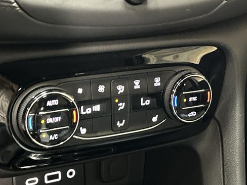 Used 2023 Buick Encore GX Select w/ Sport Touring Package FWD image 11