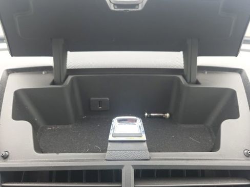 Used 2011 Chevrolet Traverse LT w/ Personal Connectivity Package FWD image 30