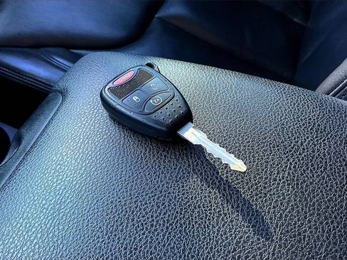 Used 2017 Jeep Wrangler Unlimited Rubicon w/ Connectivity Group image 31