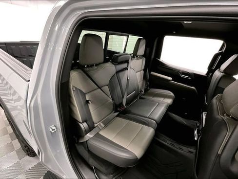 Used 2025 Chevrolet Silverado 1500 ZR2 w/ Technology Package image 25