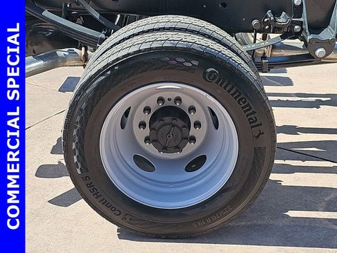 New 2025 Ford F550 4x4 Regular Cab Super Duty image 38