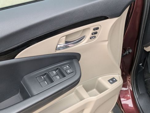 Used 2022 Honda Pilot Touring image 12