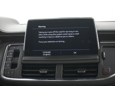 Used 2021 Chevrolet Suburban Premier w/ Premium Package AWD/4WD image 18