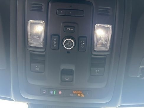 Used 2022 Cadillac Escalade Premium Luxury image 18