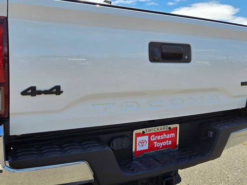Certified 2021 Toyota Tacoma SR5 AWD/4WD image 19