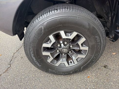 Used 2014 Toyota Tacoma PreRunner w/ SR5 Package RWD image 25