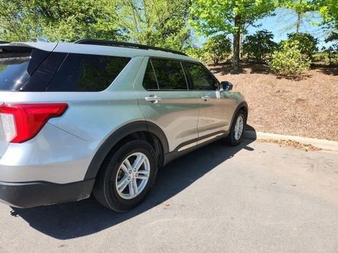 Used 2020 Ford Explorer XLT w/ Equipment Group 202A image 3