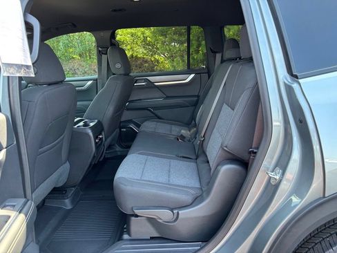 Used 2025 GMC Acadia Elevation w/ LPO, Floor Liner Package FWD image 18