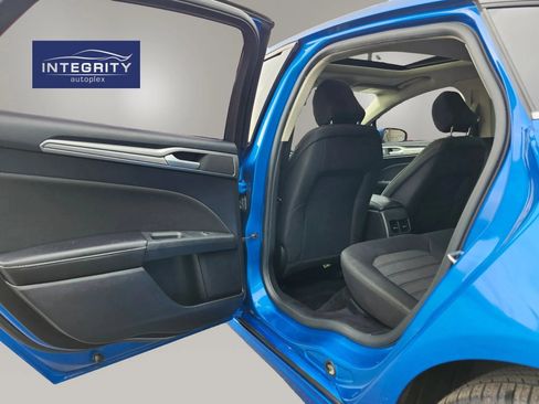 Used 2020 Ford Fusion SE image 25