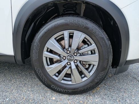 Certified 2024 Nissan Pathfinder SV FWD image 12