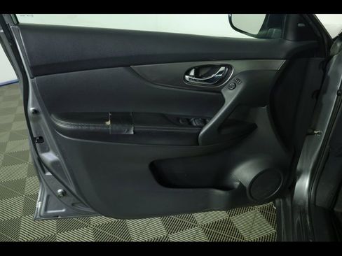 Used 2015 Nissan Rogue SV w/ SV Premium Package AWD/4WD image 13